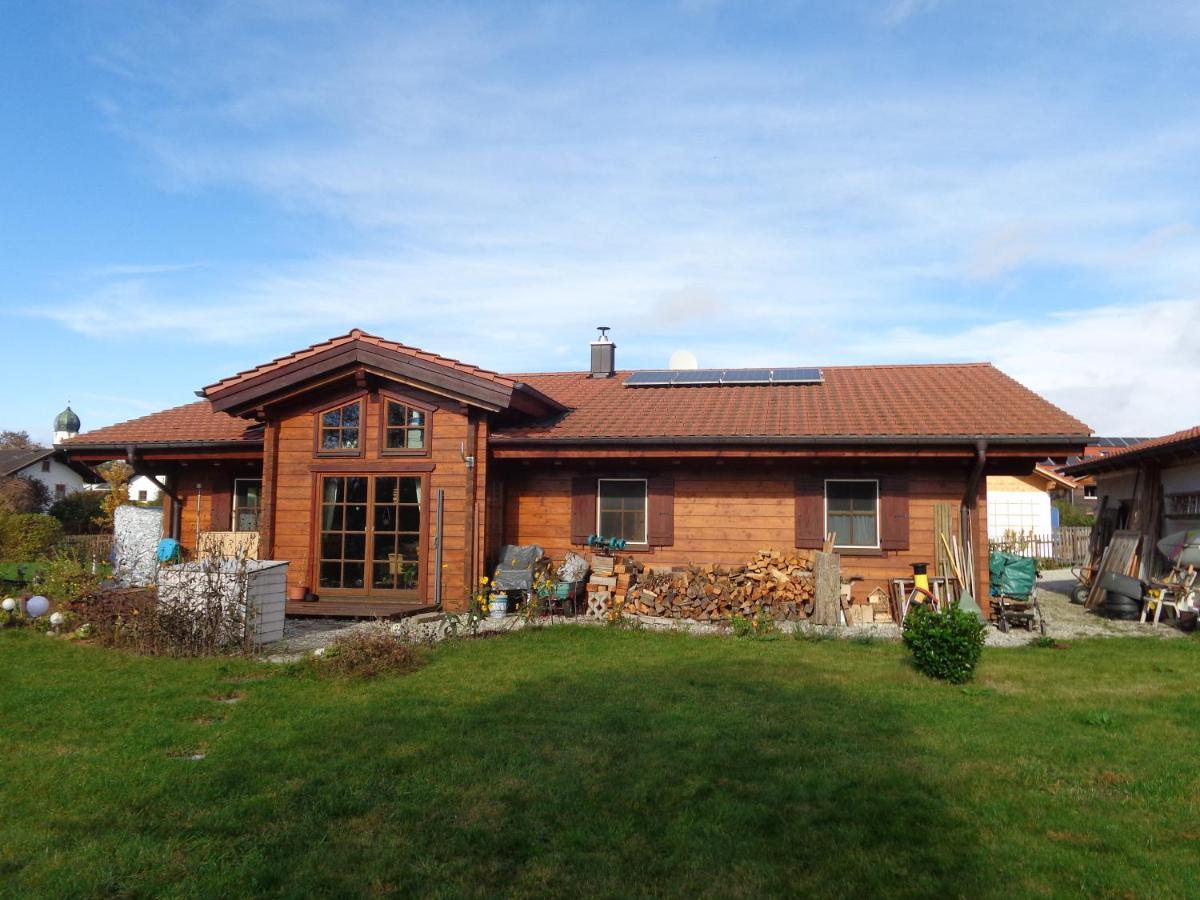 Barrierefreies Zimmer Im Blockhaus Mit Sauna Am See Soyen 외부 사진