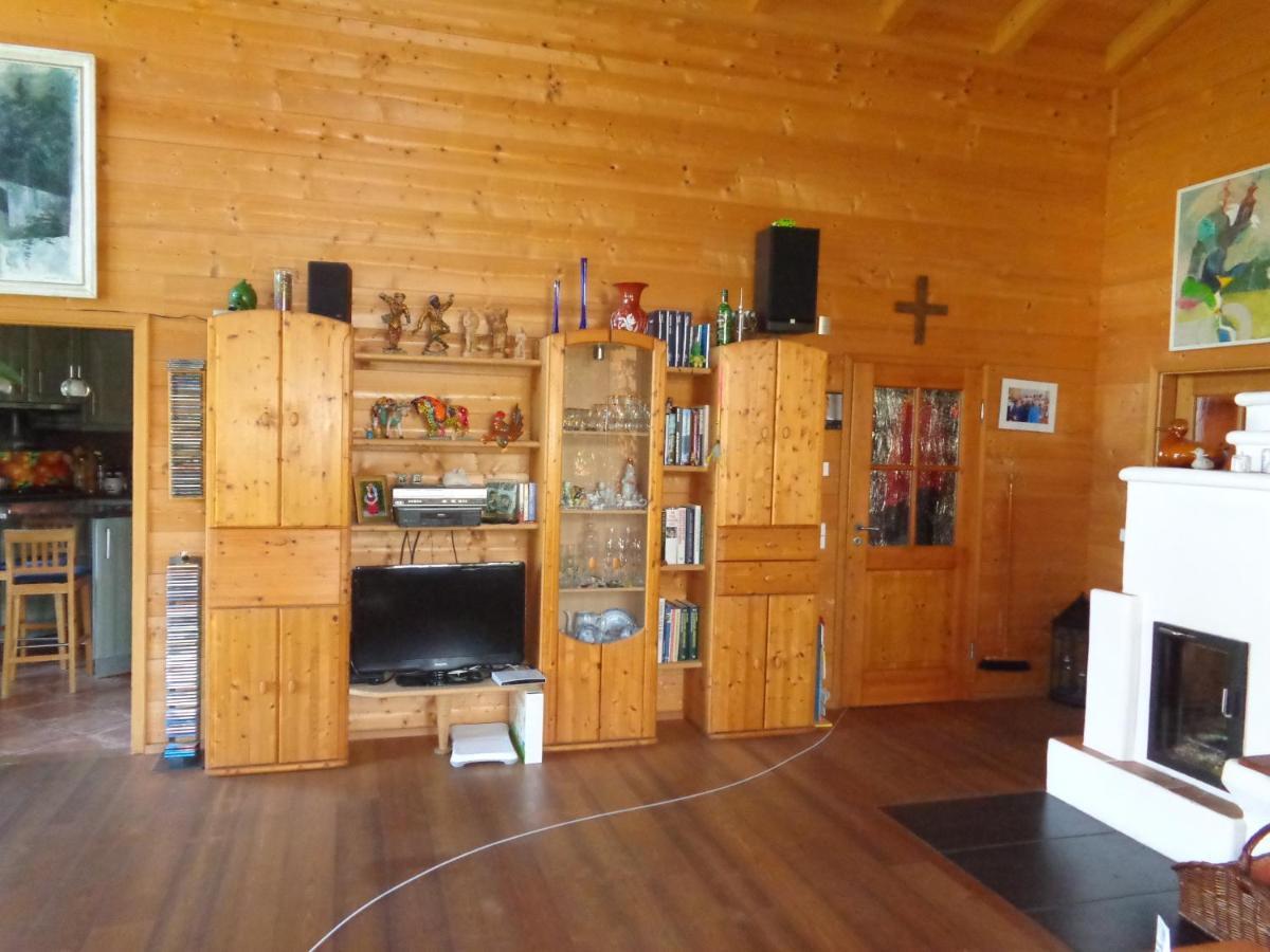 Barrierefreies Zimmer Im Blockhaus Mit Sauna Am See Soyen 외부 사진
