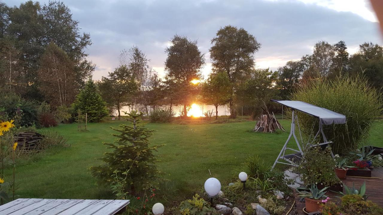 Barrierefreies Zimmer Im Blockhaus Mit Sauna Am See Soyen 외부 사진
