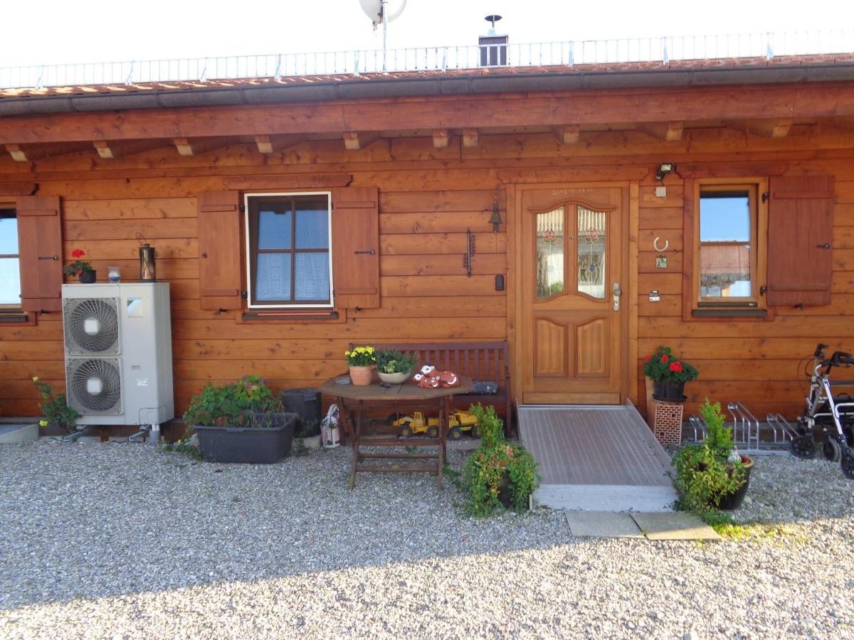 Barrierefreies Zimmer Im Blockhaus Mit Sauna Am See Soyen 외부 사진