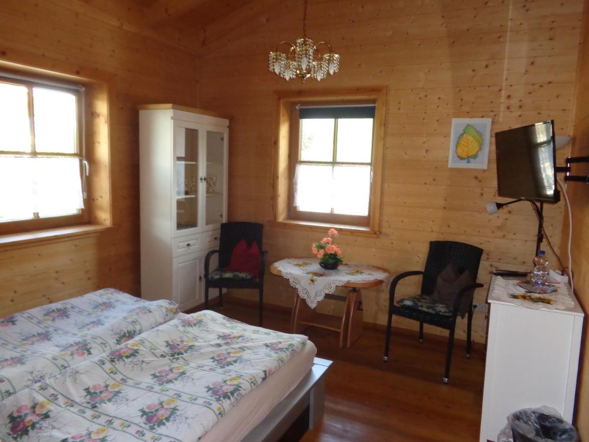 Barrierefreies Zimmer Im Blockhaus Mit Sauna Am See Soyen 외부 사진